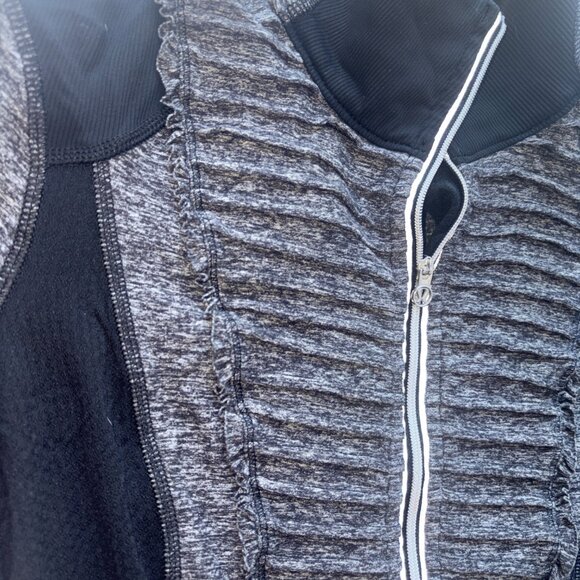 Lululemon Athletica Women's Run Your Heart Out Ruffle QuarterZip Black Gray 4 - Picture 8 of 13